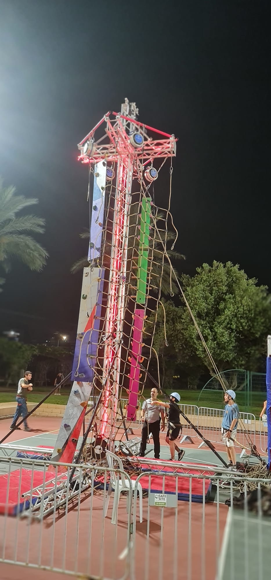 מתקני אקסטרים 13