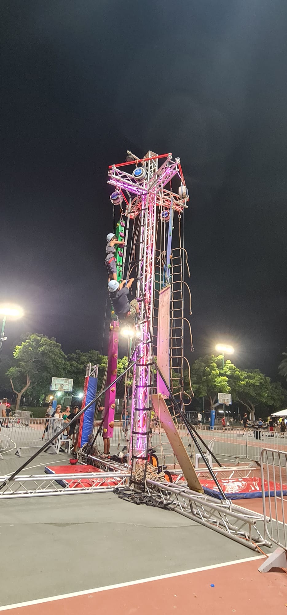 מתקני אקסטרים 24